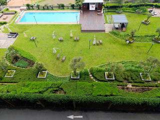 Skyline Views & Modern Luxury Apartment - 1