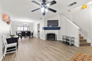 Family Retreat Near Kalahari Sleeps 10 Modern - 5