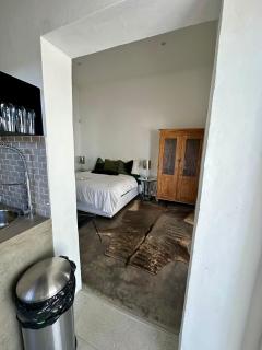 White House Cottage - 9