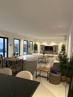 The Plunge Villa - Farm House - 9