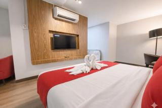 Modern Seaview 2BR Duplex High Floor Heart of George Town 73A - 2