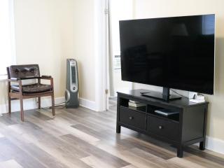 Cozy 4 Bedroom House near the lake - 8