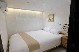 서촌 한옥 독채 #SeochonHanok #PrivateHouse #8인 #3BR2BA #경복궁역5분 #Gyeongbokgung #북촌 #광화문 #인왕산 - 2