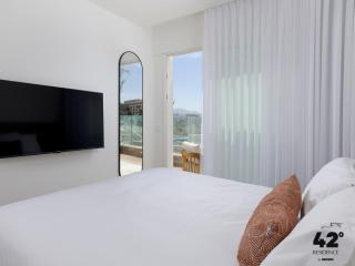 42 Residence by Brown - 8