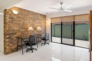 Spacious 4BR Family Home in Sunnybank - 9