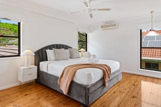 Spacious 4BR Family Home in Sunnybank - 5