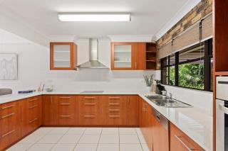 Spacious 4BR Family Home in Sunnybank - 1