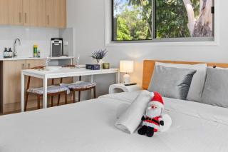 1BR Walk to Westfield deal for Solo Stays - 7