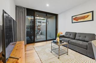 Modern 3BR Apartment in Sunnybank Pool and Gym Access - 2