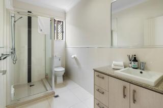 Spacious 4BR Family Home in Inala Quiet Street - 2