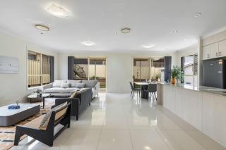 Spacious 4BR Family Home in Inala Quiet Street - 1