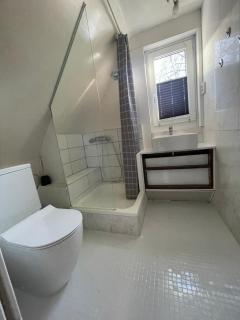 Hamburger Villenviertel, ganzes Haus mit 5 Einbettzimmern,1 Esszimmer - 4