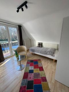 Hamburger Villenviertel, ganzes Haus mit 5 Einbettzimmern,1 Esszimmer - 6