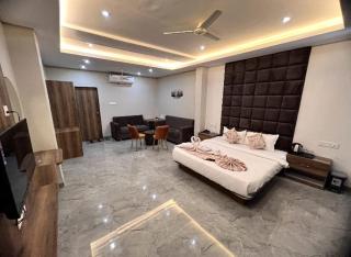 Hotel Revelon Grand - 6