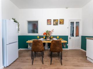 Spacious Modern 4 Contractor House in Burnley - 7