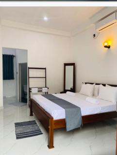 Yathi'S Surf rest - 9