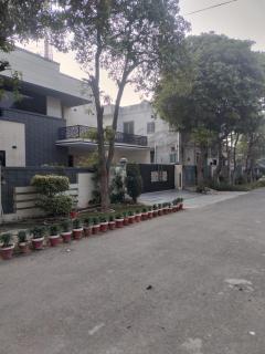 LAHORE VILLA 1 Kanal Ground floor 2 beds, 2 bath, 1 living room, dinning area, kitchen - 4