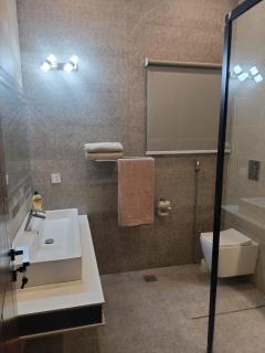 LAHORE VILLA 1 Kanal Ground floor 2 beds, 2 bath, 1 living room, dinning area, kitchen - 6