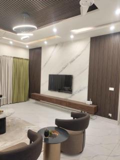 LAHORE VILLA 1 Kanal Ground floor 2 beds, 2 bath, 1 living room, dinning area, kitchen - 8