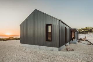 Native Dog Cabin - 6