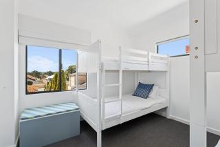 Spacious Modern Escape 4BR - 8