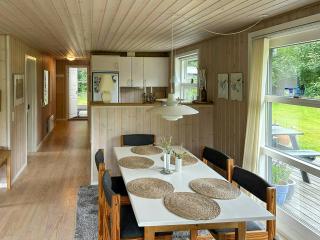 Family House With Large Garden By Ho Bay - 8