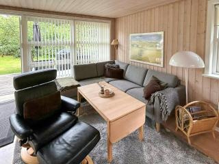 Family House With Large Garden By Ho Bay - 7