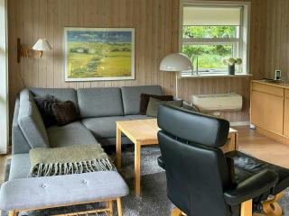 Family House With Large Garden By Ho Bay - 2