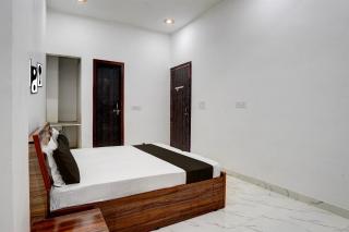 Hotel O Sheesh Mahal - 2