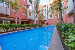 Sunny Luxe 2BR Heaven Apt Wi-Fi, Balcony & Pool - 4