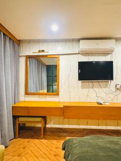 Private 1 bed apartment with balcony - 1