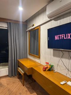 Private 1 bed apartment with balcony - 6