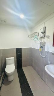 Kampung Beach Resort - 4