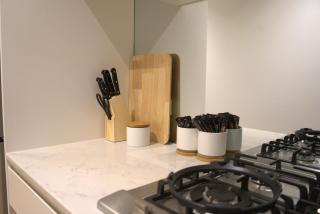 Luxury 2B2B CBD apartment with gym, pool, Jacuzzi, sauna & Woolworths On-site - 6