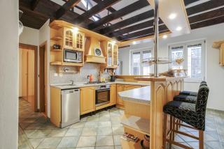 Iconic House near Vineyards - 9