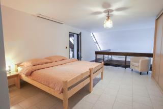 Iconic House near Vineyards - 8