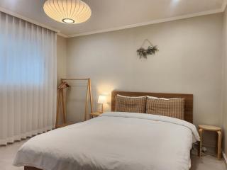 Hongik University Station Airport Railroad 1 minute - 6