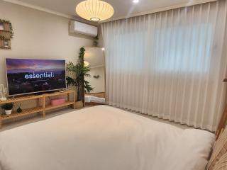 Hongik University Station Airport Railroad 1 minute - 3