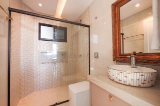 Sobrado luxuoso e espaçoso - 1