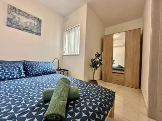 Penthouse with views of Msida Yacht Marina and Valletta - 4