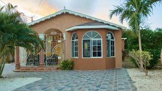 Tropical Oasis - your home away from home - 0