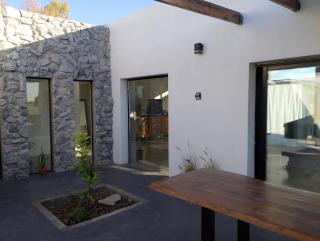 Casa de campo minimalista en la Victoria Polo club - 1