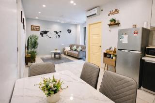 High-Floor Seaview Modern Suite 2BR Condo Next to Gurney & Georgetown Mansion one 26 - 1