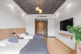 ManToo · Forest Above the Clouds Bamboo Hot Spring Resort(Anji Yu Village) - 1