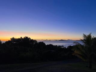 Appartement T2 avec mezzanine et terrasse offrant une vue panoramique sur les Saintes et à 100 m de la plage de Grande Anse - 4