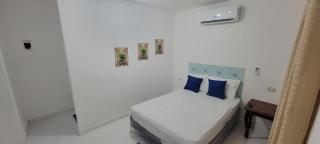 Hostal y Piscina - 3