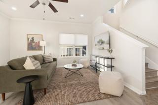 The Encore - 2 mi to Amp - 1 mi to Promenade - 0