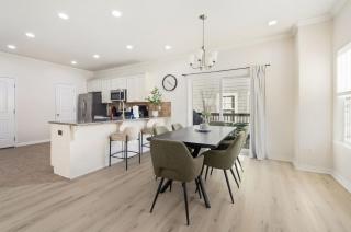 The Encore - 2 mi to Amp - 1 mi to Promenade - 1