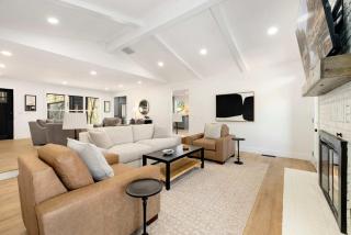 The Paddle & Pedal-Dock on Lake Windsor-Hot tub - 3