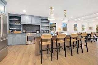 The Paddle & Pedal-Dock on Lake Windsor-Hot tub - 2